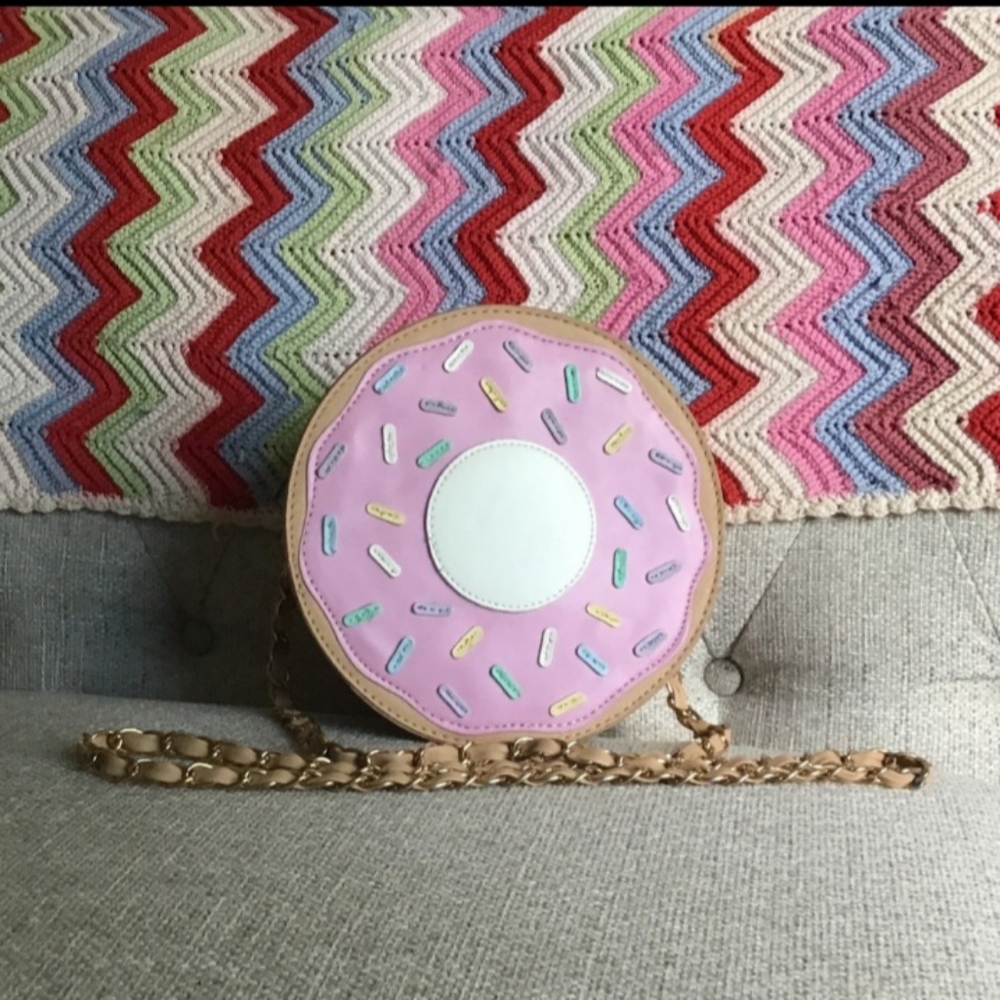 Nila Anthony Donut purse with zipper closure